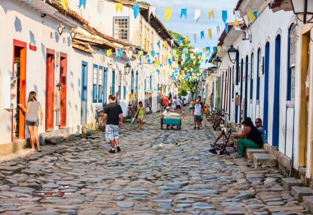 Voyage-organise-Bresil-Paraty-rue-pavee-coloniale-Voyages-Del-Tour
